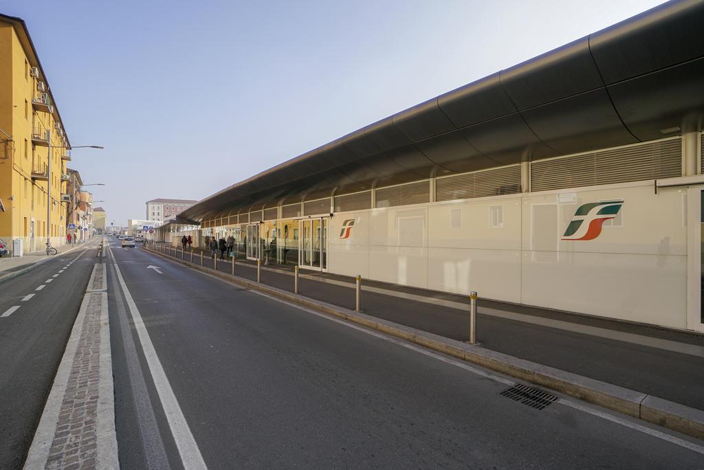 Residence Railway By Studio Vita Bologna Exteriör bild